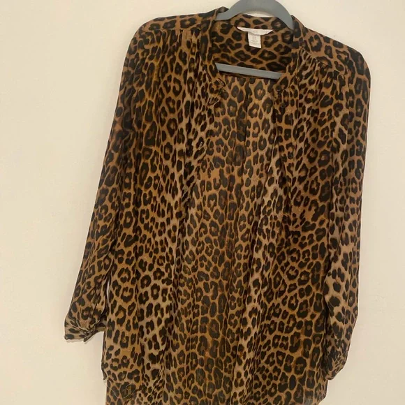H&M cheetah print button down blouse - Picture 2 of 13